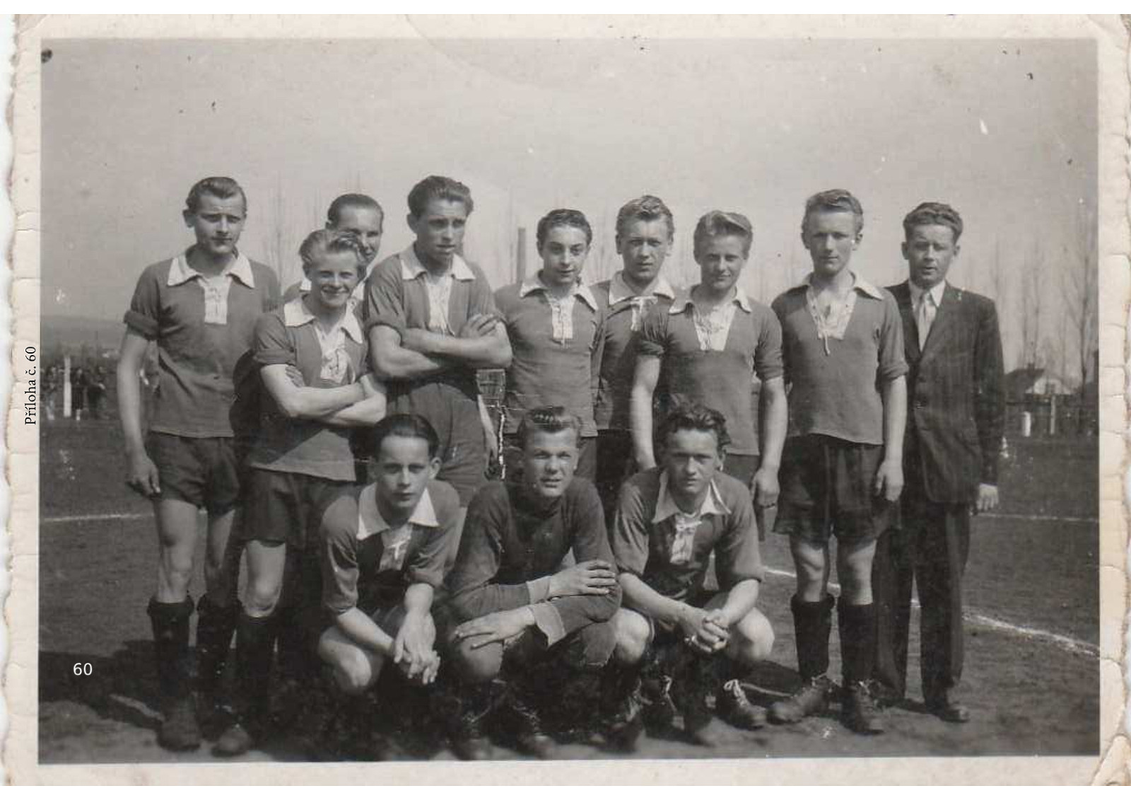 Foto 60 - dorost SK Sochor, 2. pol. 40. let  (doln� �ada, 1. zleva Milda Scholz, pozd�j�� �sp�n� a velice obl�ben� tren�r ml�de�e Juty Dv�r Kr�lov� v 60. a 70. letech)