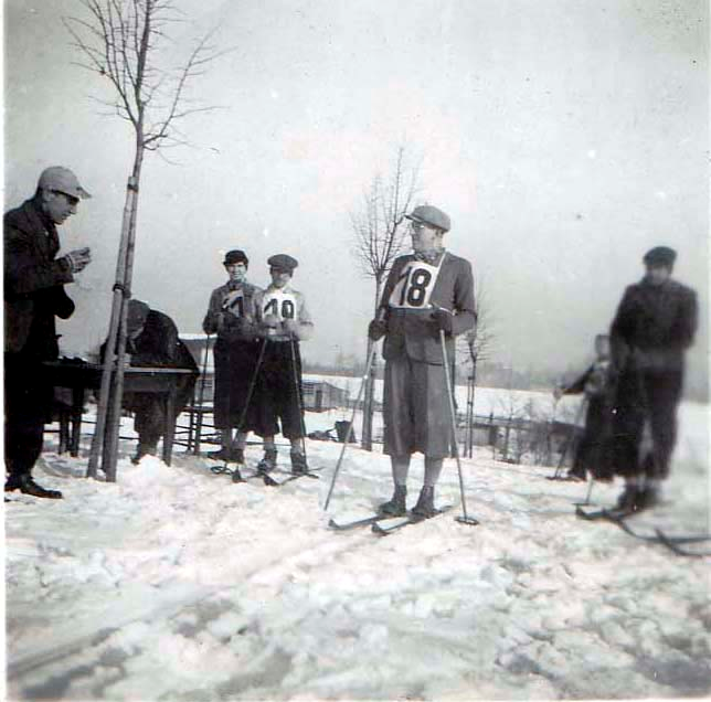 Na startu kontroln�ch z�vod� Sokola v roce 1940